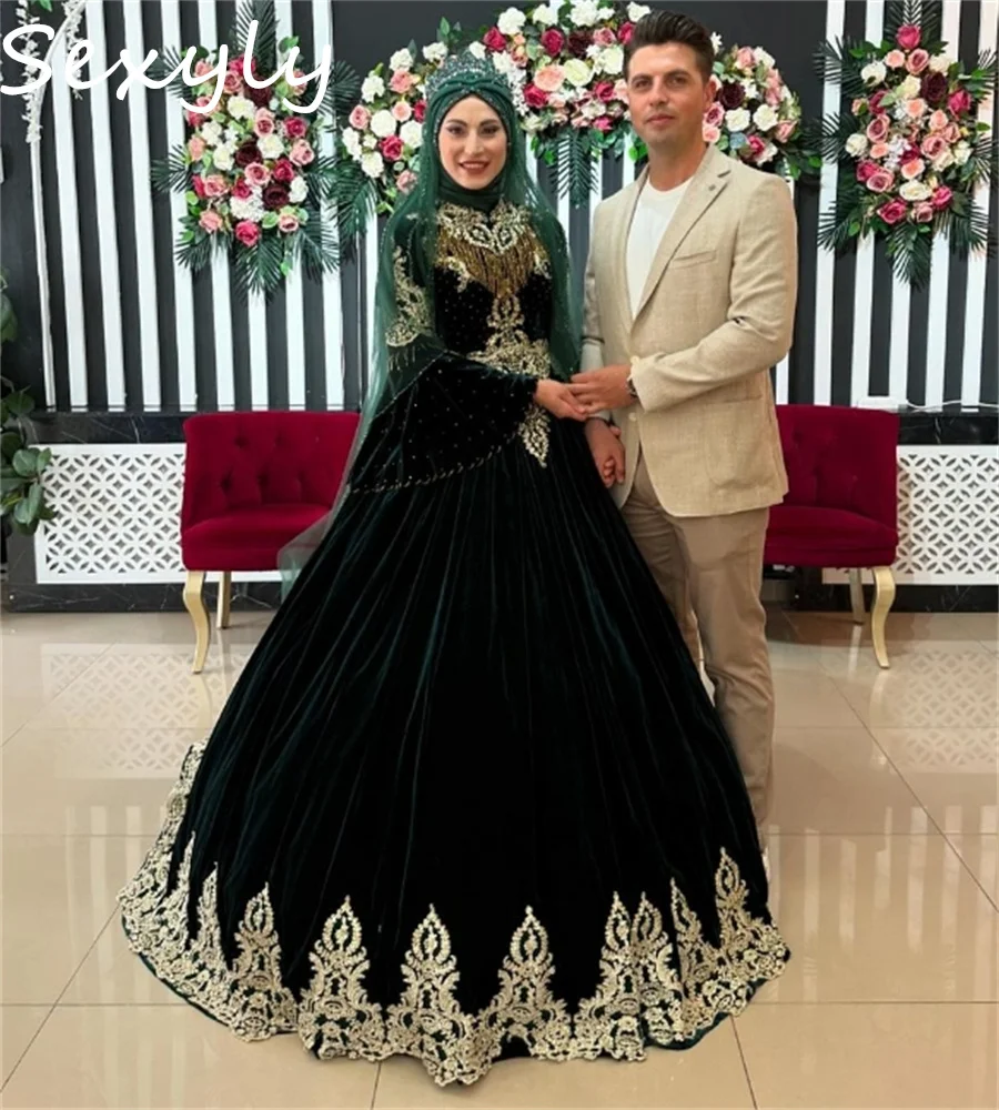 Customized Green Moroccan Turkish Wedding Dress Gothic Gold Lace Muslim Bridal Dress 2025 Long Sleeve Velvet Arabic Indian Bride Customized Green Moroccan Turkish Wedding Dress Gothic Gold Lace Muslim Bridal Dress 2025 Long Sleeve Velvet Arabic Indian Bride
