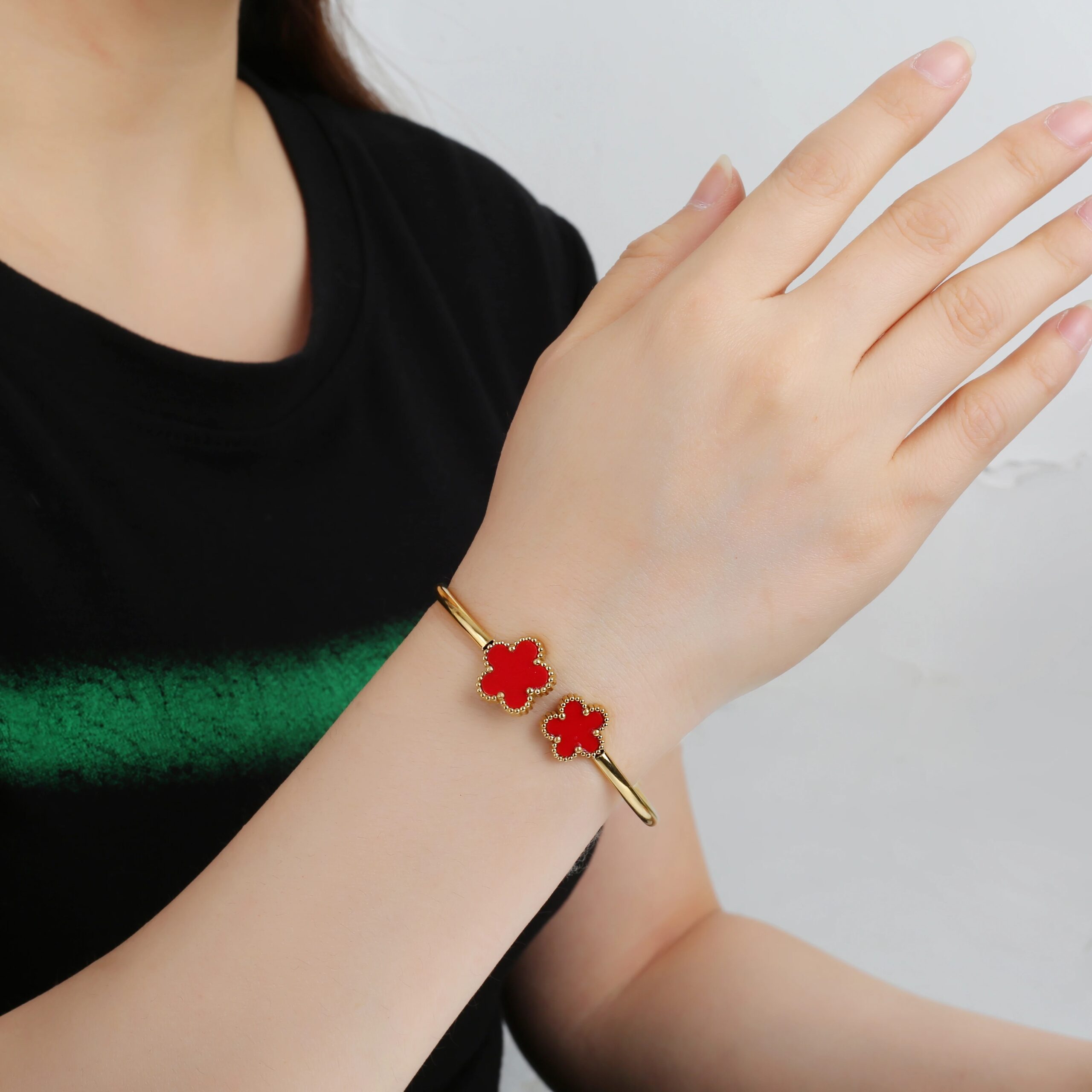 Gold-Plated Stainless Steel Five-Leaf Flower Open Bangle Luxury For Woman Girl Party Lucky Jewelry Accessories Daily Wear Clover Gold-Plated Stainless Steel Five-Leaf Flower Open Bangle Luxury For Woman Girl Party Lucky Jewelry Accessories Daily Wear Clover