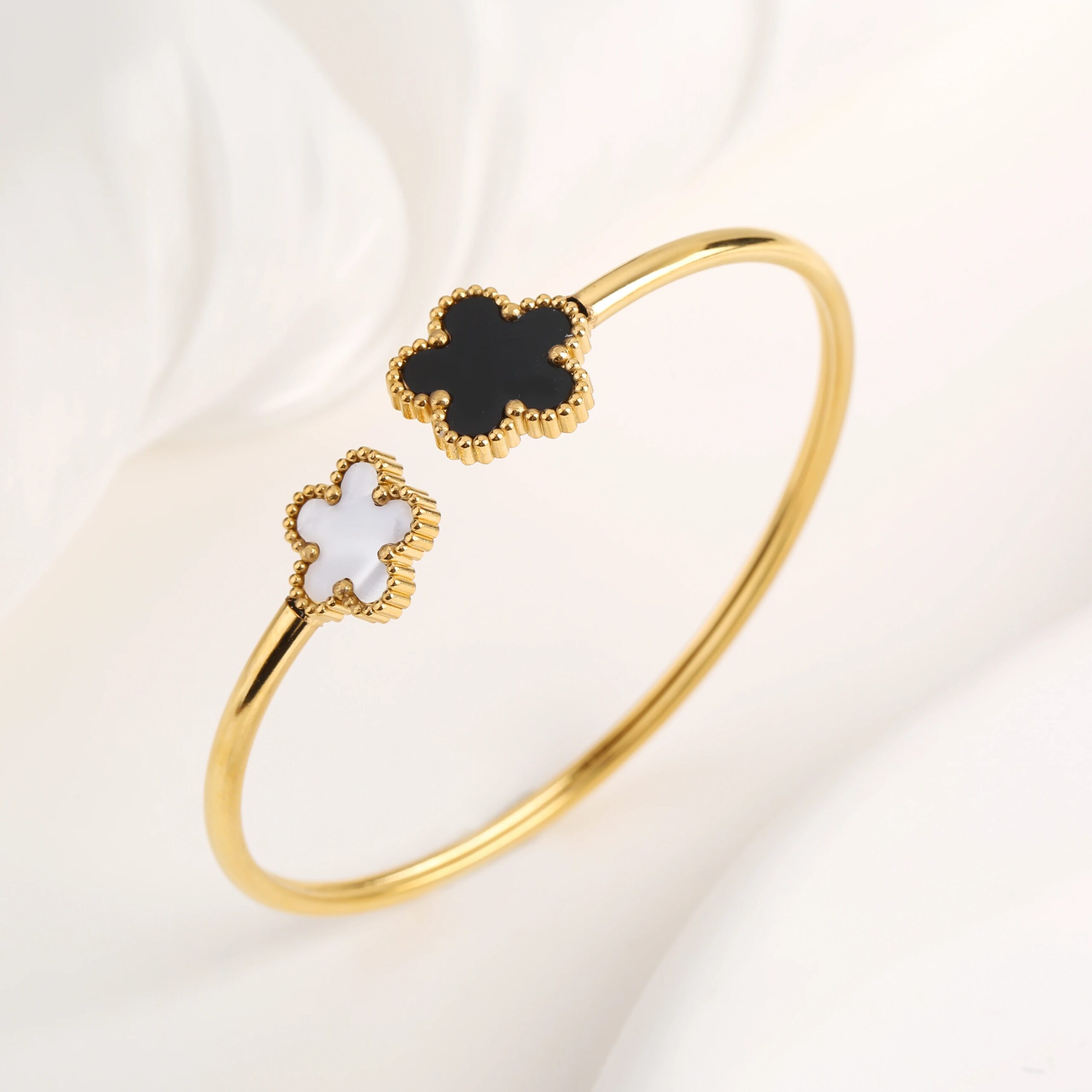 Gold-Plated Stainless Steel Five-Leaf Flower Open Bangle Luxury For Woman Girl Party Lucky Jewelry Accessories Daily Wear Clover