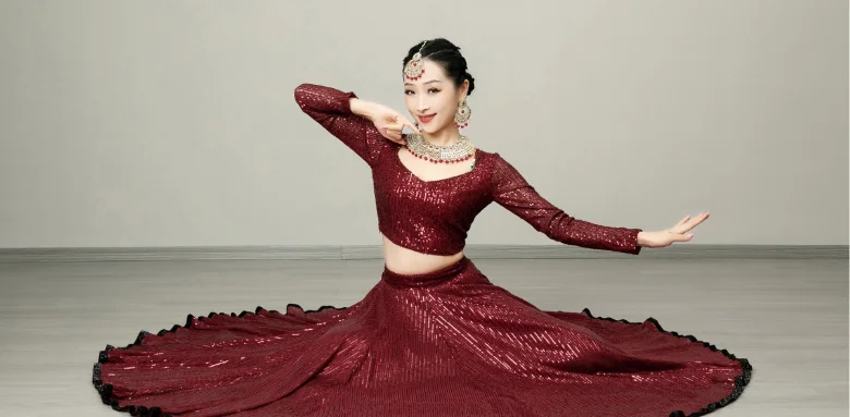 Indian Women's Dance Costume Performance Sari Big Skirt Set Indian Women's Dance Costume Performance Sari Big Skirt Set