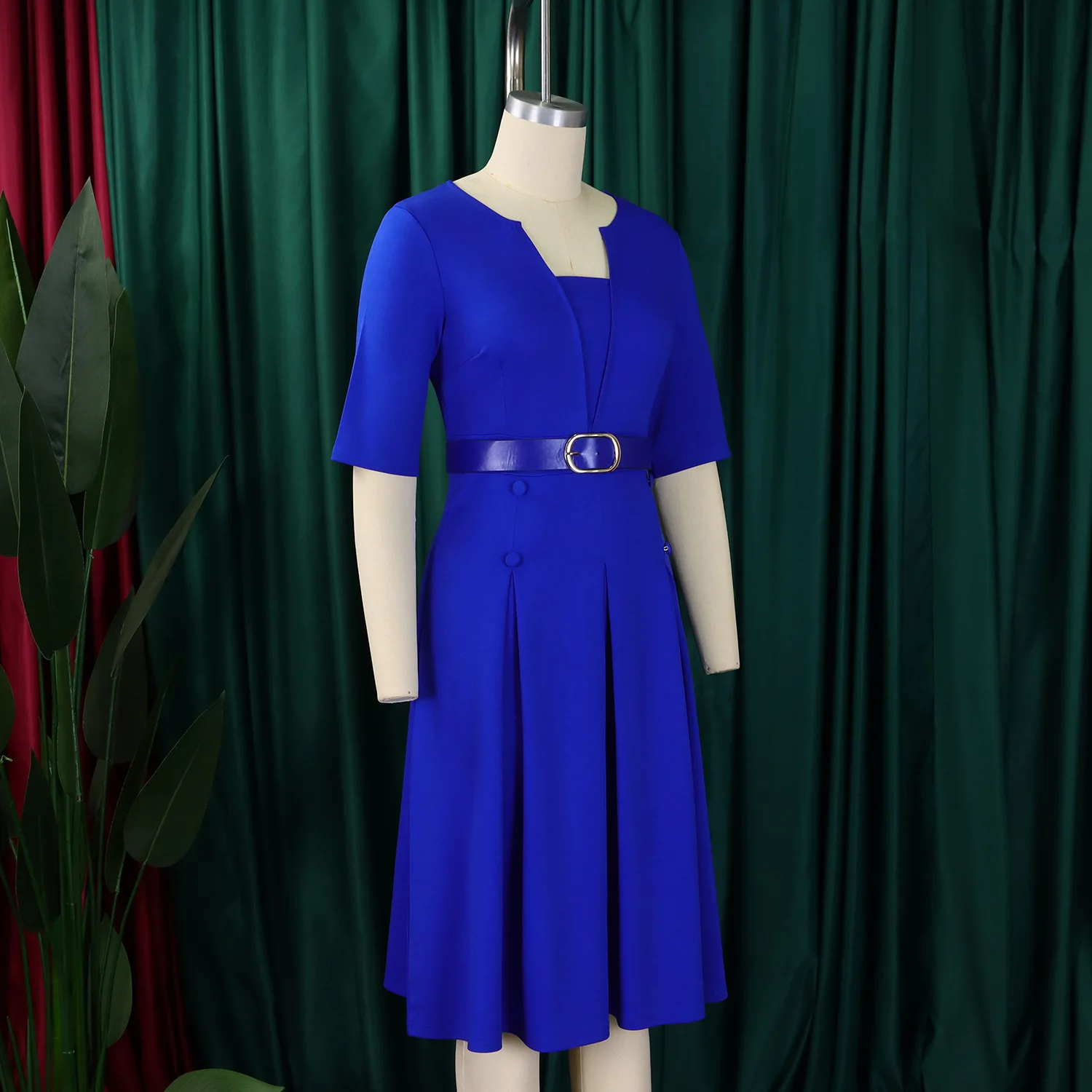 Plus-size women's 2025 autumn fashion elegant temperament solid color five-quarter sleeve dress Plus-size women's 2025 autumn fashion elegant temperament solid color five-quarter sleeve dress