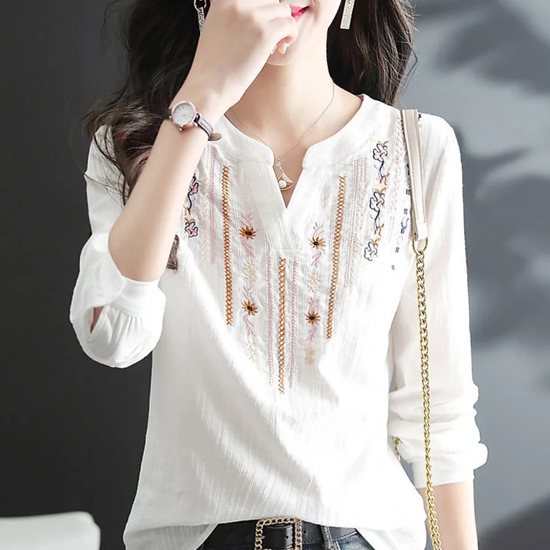 Women Spring Autumn White Blouses Tops Lady Casual Embroidery V-Neck Long Sleeve Vintage Loose Blusas Top DF4272 Women Spring Autumn White Blouses Tops Lady Casual Embroidery V-Neck Long Sleeve Vintage Loose Blusas Top DF4272