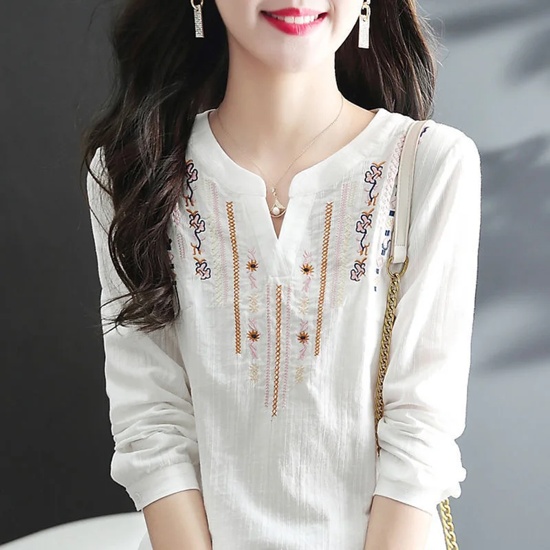 Women Spring Autumn White Blouses Tops Lady Casual Embroidery V-Neck Long Sleeve Vintage Loose Blusas Top DF4272 Women Spring Autumn White Blouses Tops Lady Casual Embroidery V-Neck Long Sleeve Vintage Loose Blusas Top DF4272